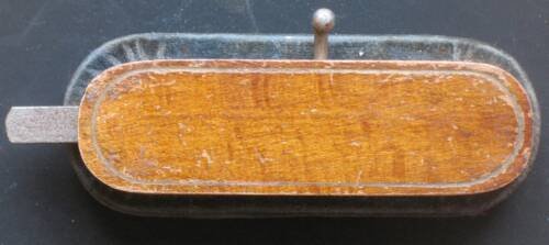 Platten-Wischer mit ausfahrbarem Magnetfänger, Holzgriff